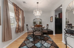 Dining - Palmetto Retreat townhome Ladson/Charleston area. (Ladson)