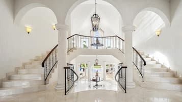 Pintu masuk interior