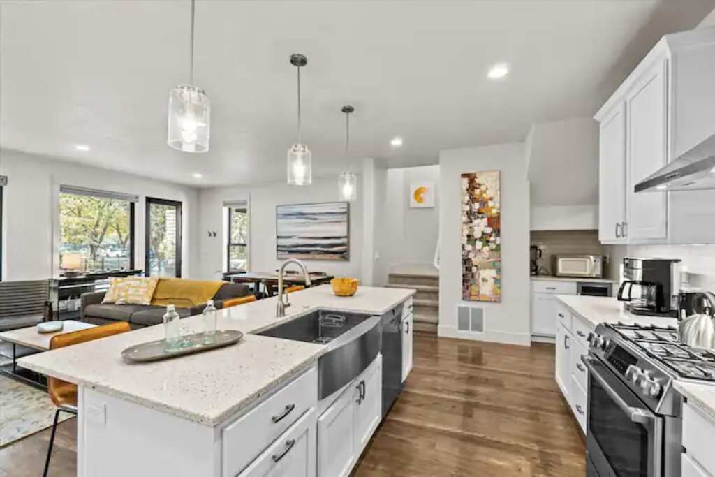 Sherman Avenue / Downtown!  Family & Pet Friendly 