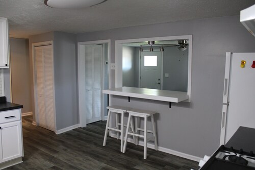 Centrally located 3 bdrm 2 bath quaint house with a yard. Pet friendly.