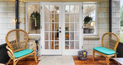 Gator Getaway ~ close to UF & hospitals