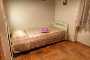 2 Schlafzimmer, Reisekinderbett, kostenloses WLAN, Bettwäsche