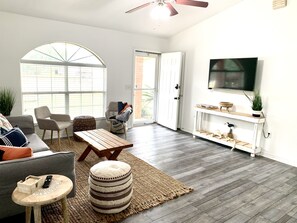 Smart TV, Netflix, streaming services