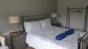 3 bedrooms, iron/ironing board, WiFi