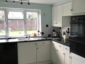 Fridge, stovetop, dishwasher - Self-Catering cottage, countryside (Swafield)