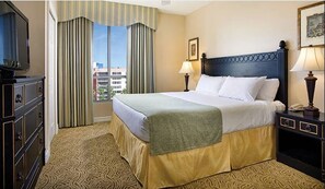 2 bedrooms, in-room safe, WiFi, bed sheets - 2BD/Vegas - Pool, Sauna, Theater, Gym, Cabanas! (Las Vegas)