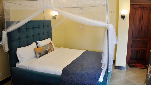 Business Single Room | Iron/ironing board, WiFi (free) - Global village Resort (Pakwach)