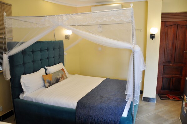 Business Single Room | Iron/ironing board, free WiFi