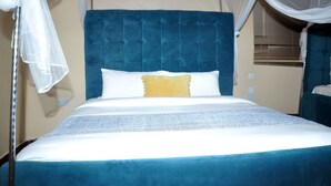 Deluxe Single Room | Iron/ironing board, WiFi (free) - Global village Resort (Pakwach)
