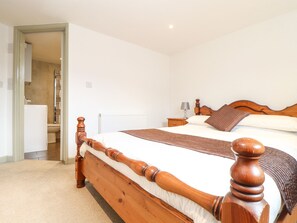 3 bedrooms, individually decorated, individually furnished, free WiFi - Larch Barn (Helston)