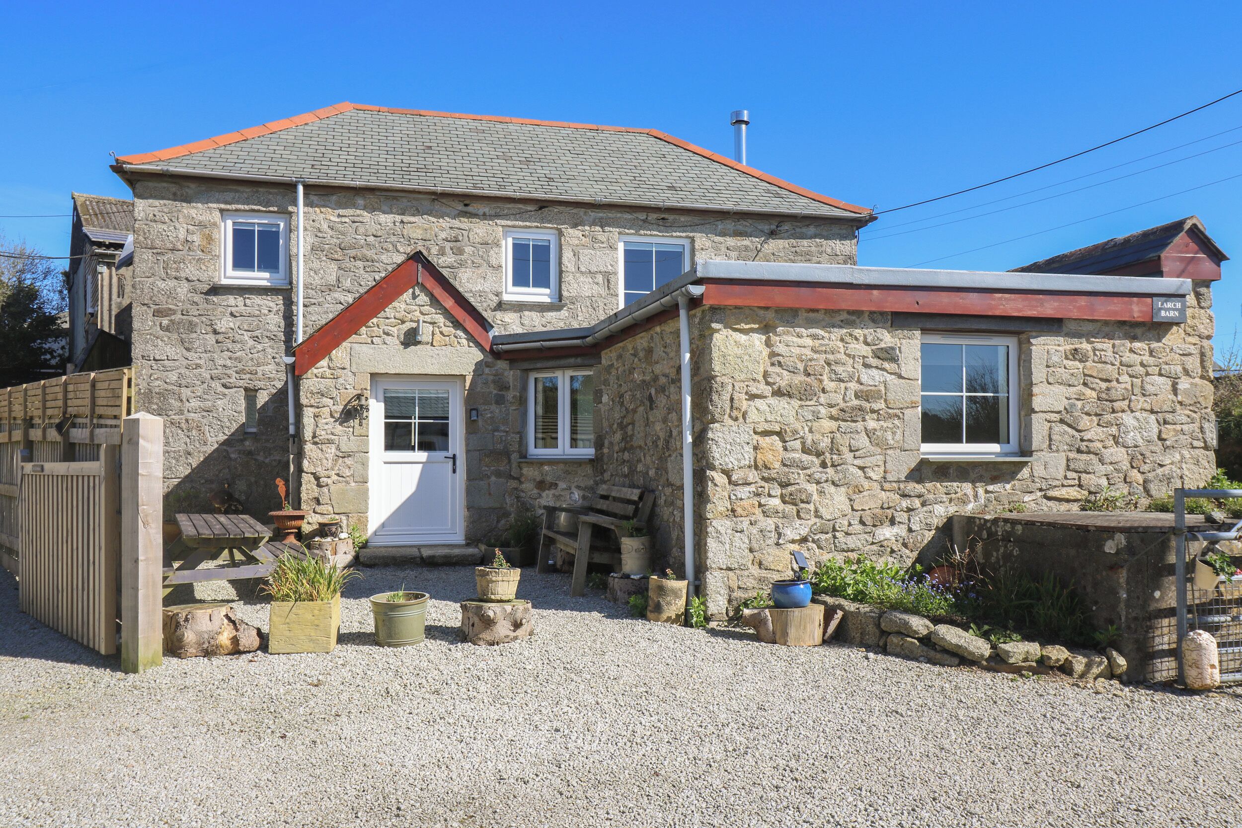 คอทเทจ | บริเวณภายนอก