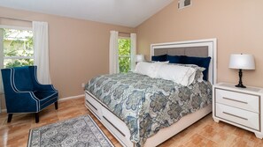 4 عدّة غرف نوم وواي فاي مجانًا وملاءات أسرّة