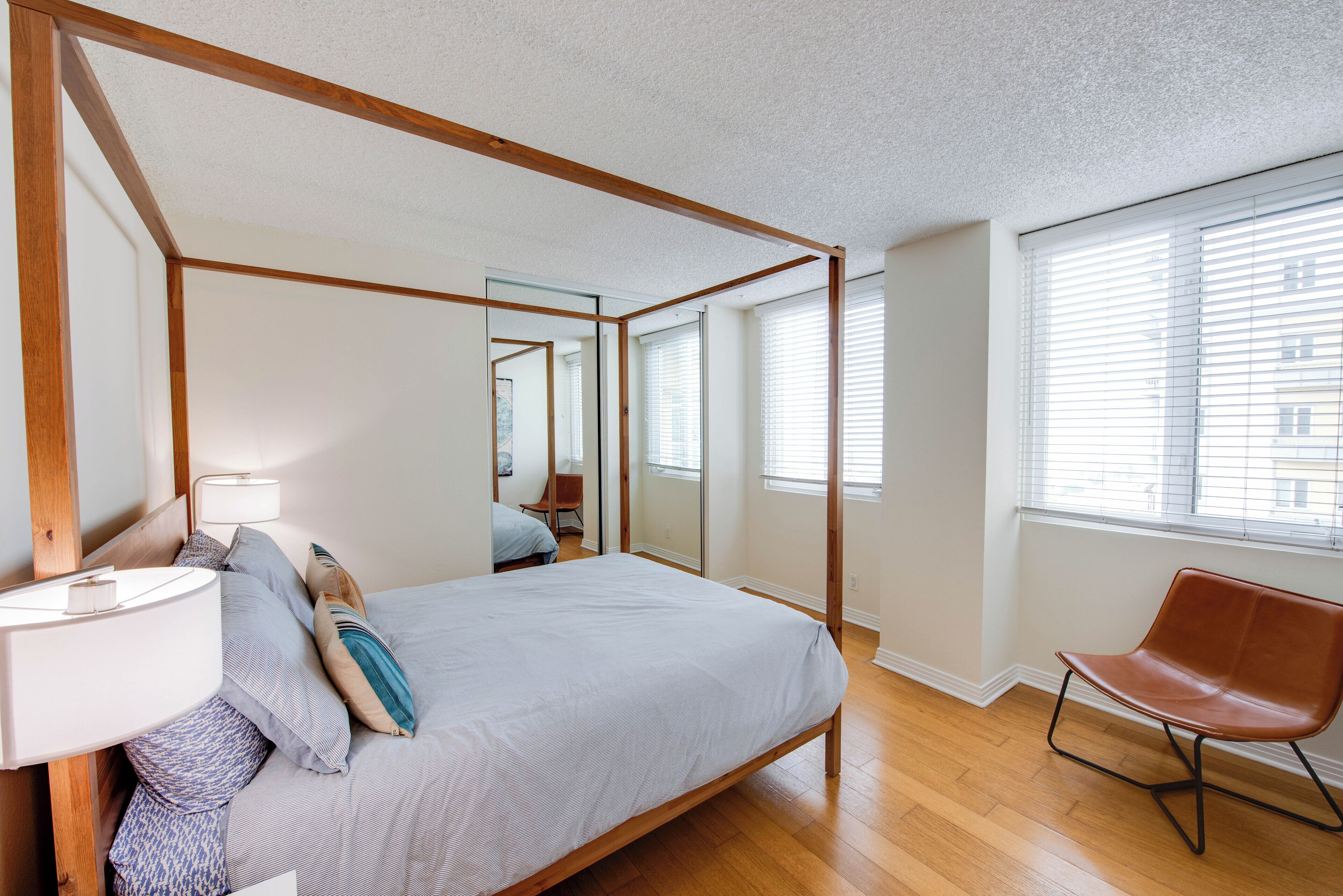 2 bedrooms, travel crib, free WiFi