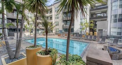 Nautical 2 Bdrm w/ a Pool View