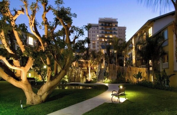 Exterior - Nautical 2 Bdrm with Ocean Views (Marina del Rey)