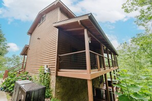 Exterior - Ali's Dream (Sevierville)