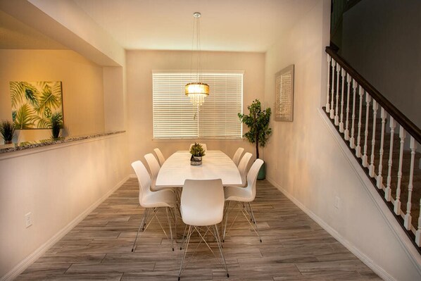 House | 9 bedrooms
