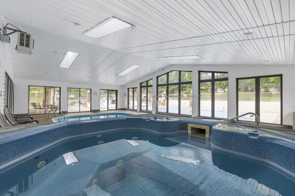 Piscine couverte, piscine extérieure