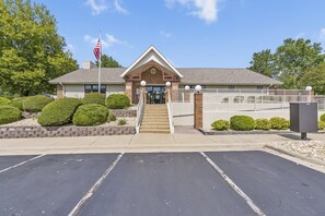 Exterior - 2 bedroom, 2 bath ground floor condo with indoor pool minutes from Branson strip (Branson)