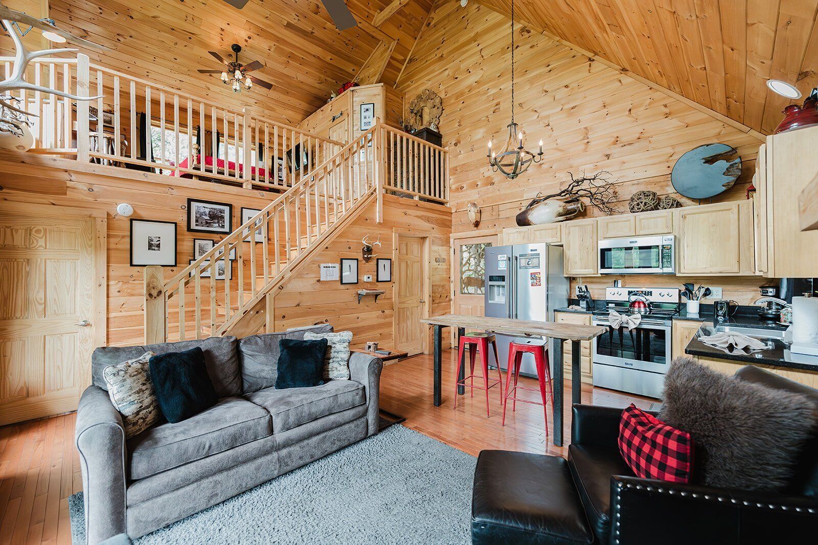 Cabin, Multiple Beds, Hot Tub, Mountain View | Living area | 40-inch TV with cable channels, fireplace