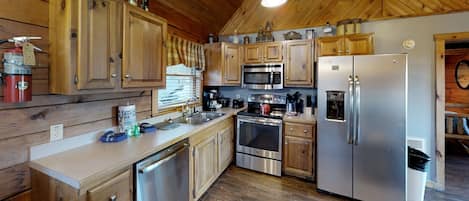 Cabin, 1 King Bed with Sofa bed, Hot Tub, Mountain View | Private kitchen | Fridge, microwave, oven, stovetop