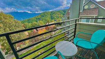 Condo, Multiple Beds, Balcony, Mountain View | Property grounds