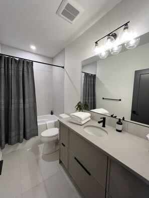 Combined shower/bathtub, hair dryer, towels, soap