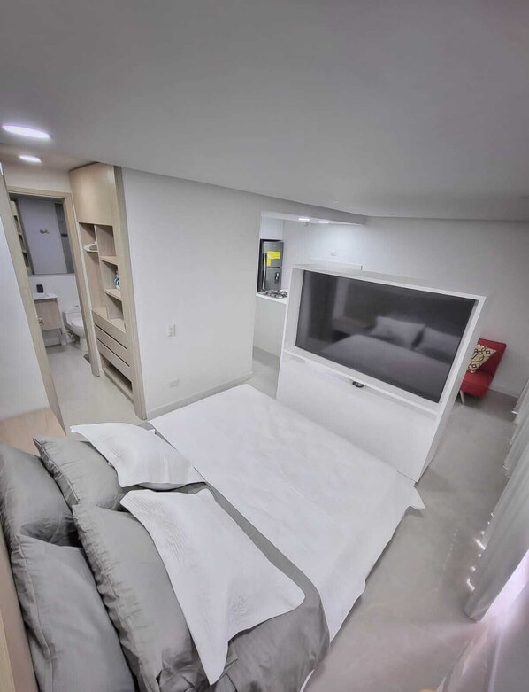 1 slaapkamer, een strijkplank/strijkijzer, gratis wifi, beddengoed