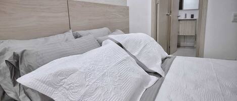 1 soverom, strykejern/-brett, wi-fi (inkludert) og sengetøy