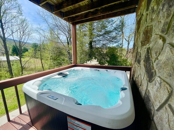 Tina de hidromasaje al aire libre