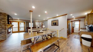 Casa, varias camas, hidromasaje, vista a la montaña | Restaurantes