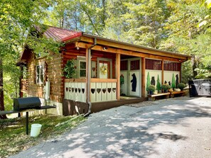 Exterior - Snoozers Hollow (Sevierville)