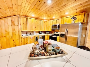 Cabin, 1 King Bed, Kitchen, Mountain View | Private kitchen | Fridge, microwave, oven, stovetop