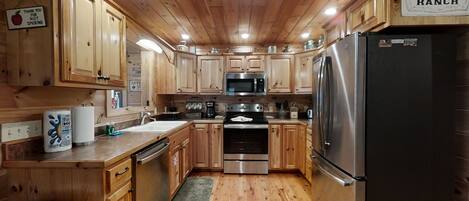 Cabin, Multiple Beds, Hot Tub, Mountain View | Private kitchen | Fridge, microwave, oven, stovetop