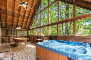Indoor spa tub