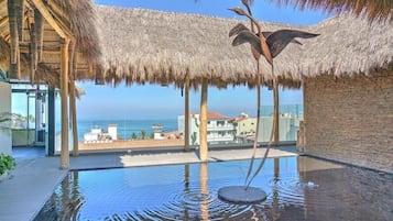 Vista frontal de la propiedad