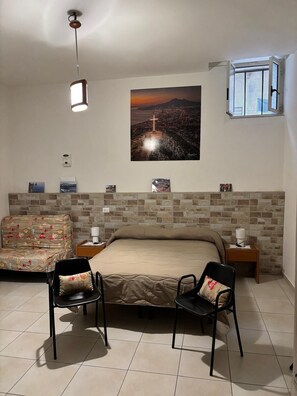 1 chambre, fer et planche à repasser, Wi-Fi gratuit, draps fournis