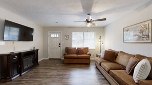 House, Multiple Beds, Fireplace, City View | Living area | 40-inch TV with digital channels, fireplace - Country Getaway (Sevierville)