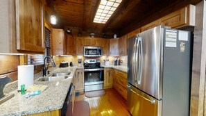 Cabin, Multiple Beds, Hot Tub, Mountain View | Private kitchen | Fridge, microwave, oven, stovetop