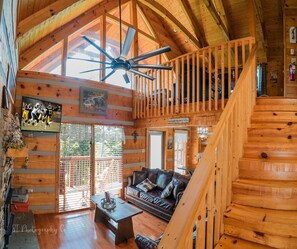 تلفزيون بحجم 40-بوصة يعرض قنوات تلفزيونية باشتراك مدفوع، مدفأة