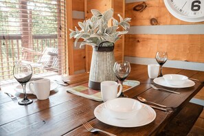 Cabin, Multiple Beds, Fireplace, Mountain View | Dining