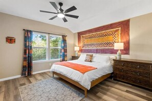 4 bedrooms, desk, WiFi, bed sheets