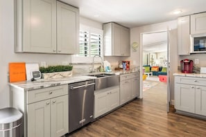 Casa, letti multipli, accesso alla piscina, vista montagna (Sonora Charmer) | Cucina privata | Frigorifero, microonde, forno, piano cottura