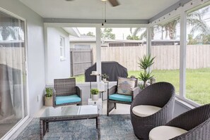 Terrace/patio - Beachy-Modern, Pet-Friendly Home in Clearwater, perfect for multi-month getaways (Clearwater)