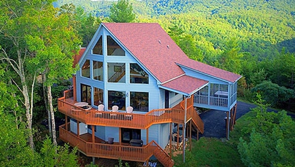 Exterior - Horsin Around Tennessee (Townsend)