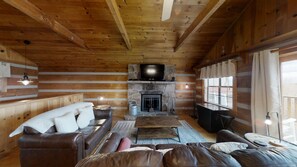 Cabaña, varias camas, hidromasaje, vista a la montaña | Interior