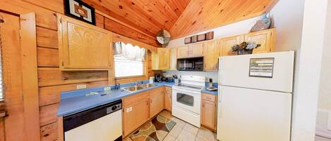 Cabin, 1 King Bed with Sofa bed, Hot Tub, Mountain View | Private kitchen