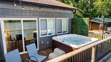 Villa, 1 King Bed with Sofa bed, Hot Tub, Mountain View | Outdoor spa tub