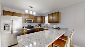 House, Multiple Beds, Patio, City View | Private kitchen | Fridge, microwave, oven, stovetop