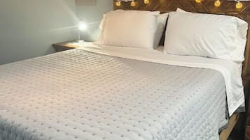1 habitación, tabla de planchar con plancha, wifi gratis y ropa de cama